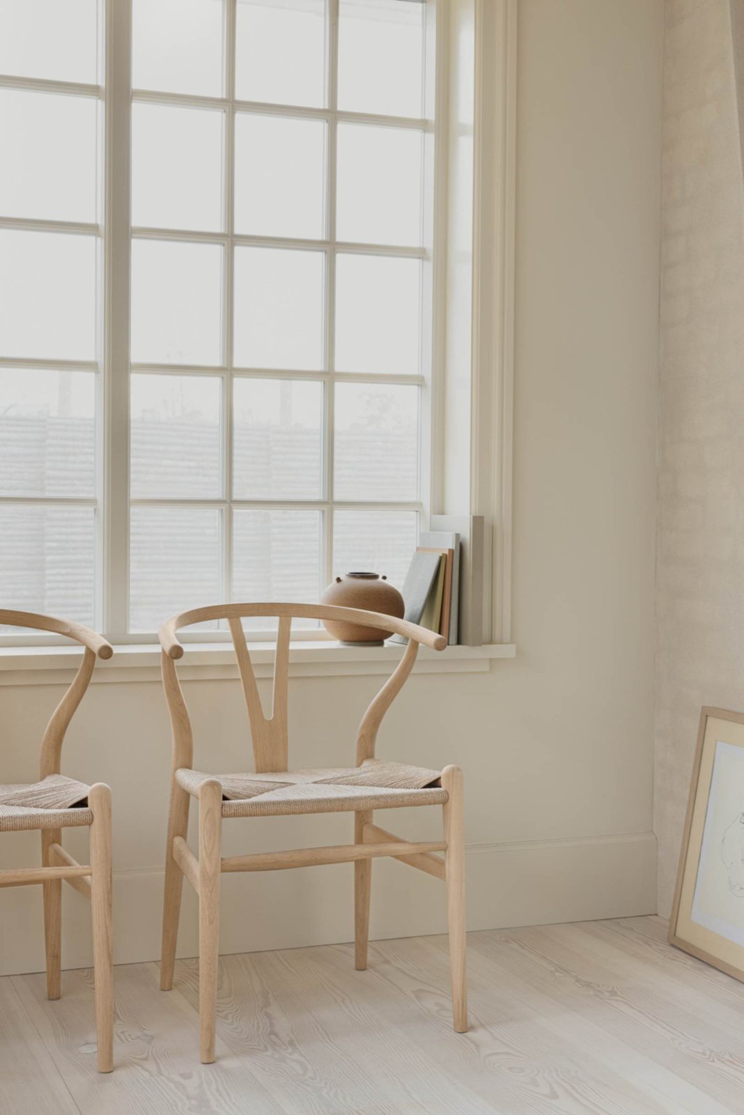 Deux chaises CH24 Wishbone Carl Hansen en chêne — visuel officiel