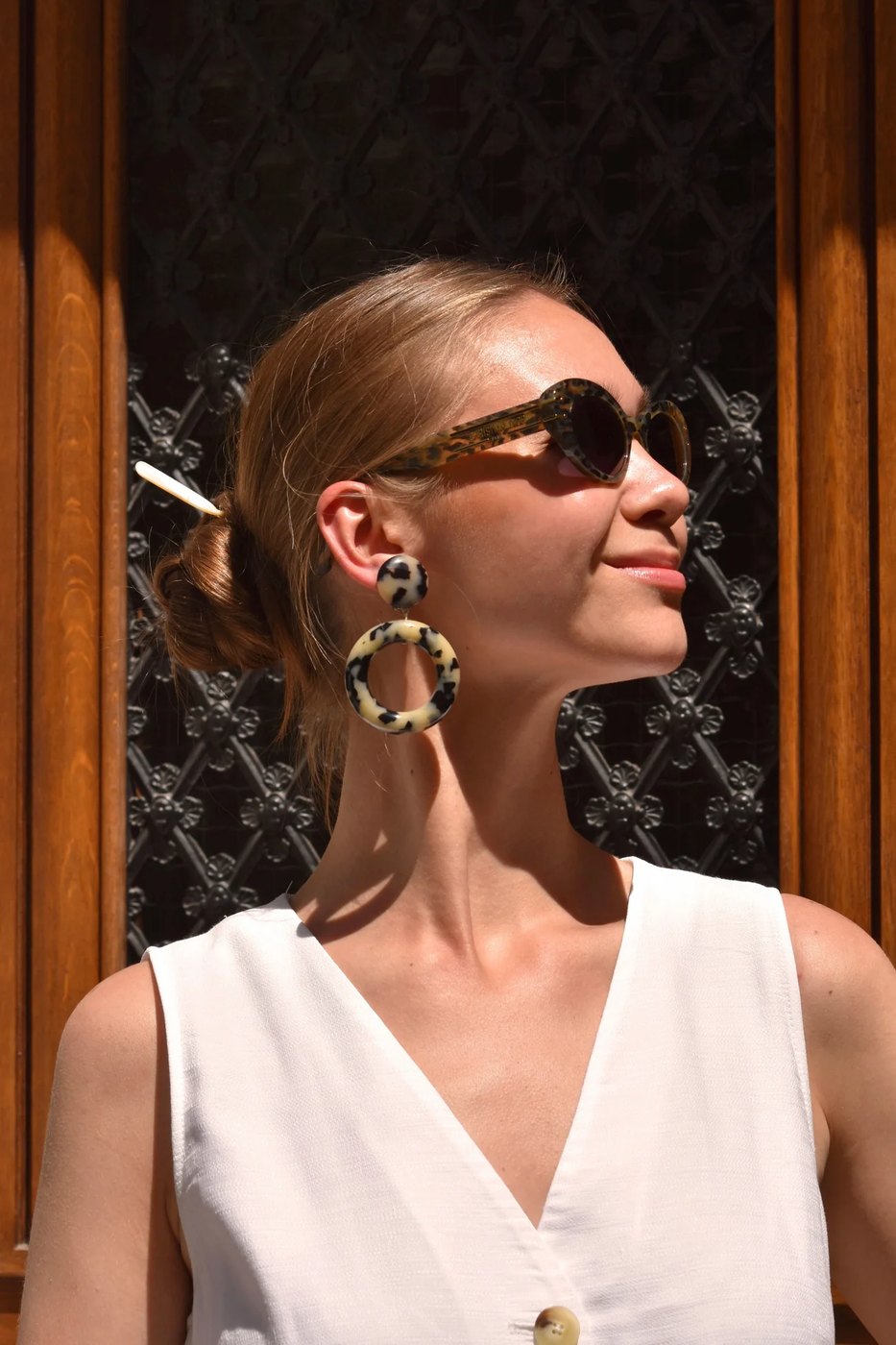 Boucles d'oreilles Francine Bramli portées