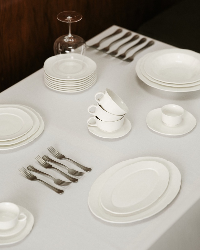 Assiette ovale M Silhouette – blanc 2
