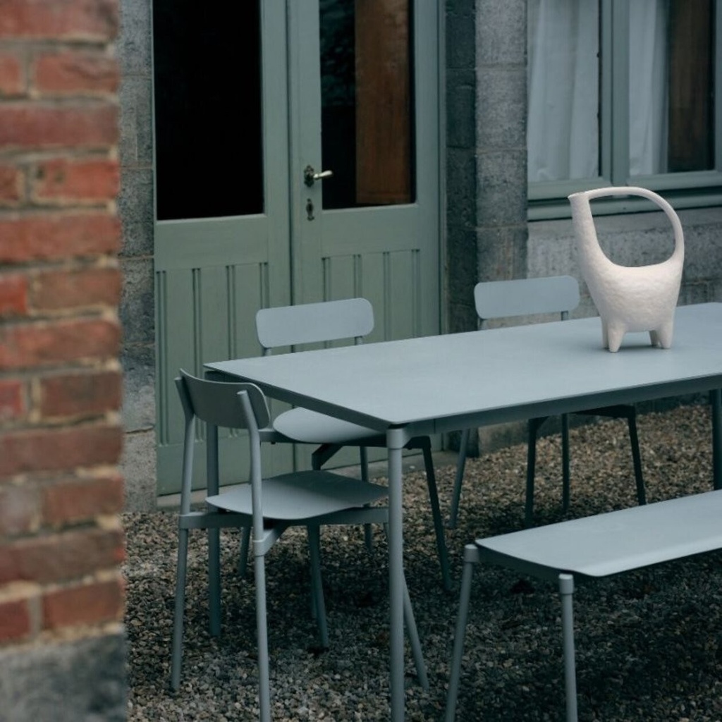 Banc Fromme – aluminium, 159 cm — ambiance 3
