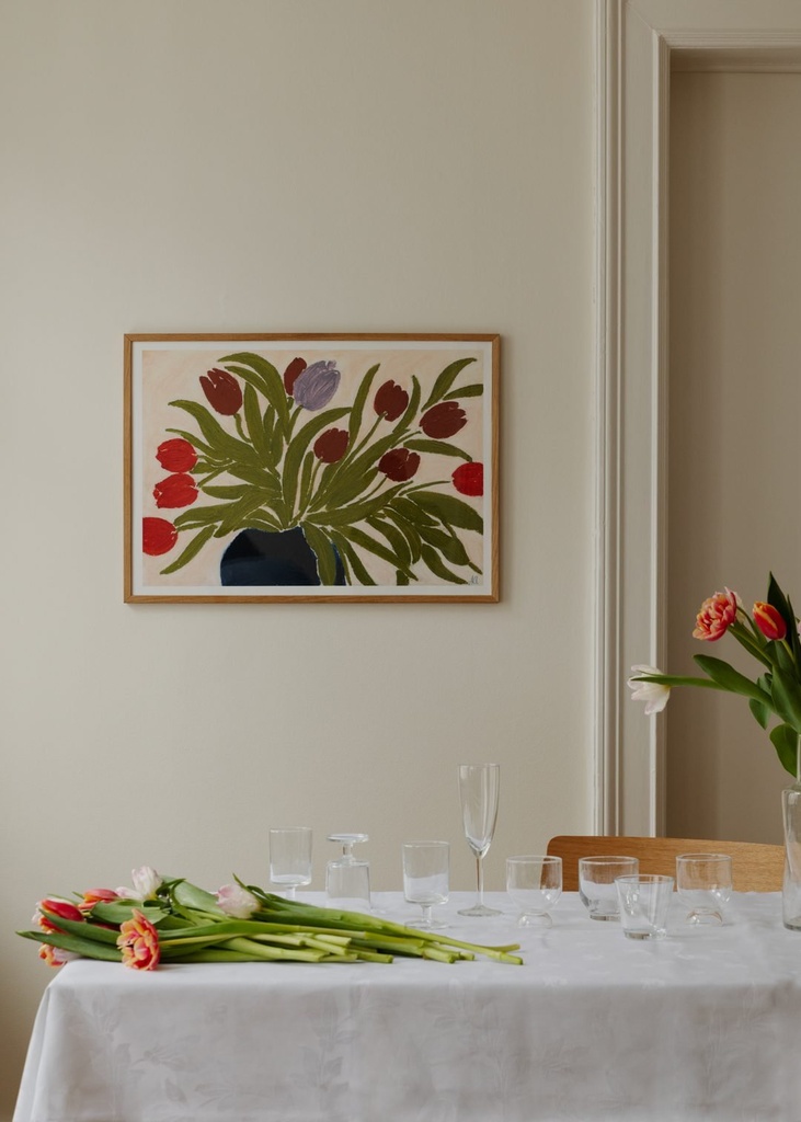 Anine cecilie iversen - tulips in a blue vase - 30x40 cm — vue 2