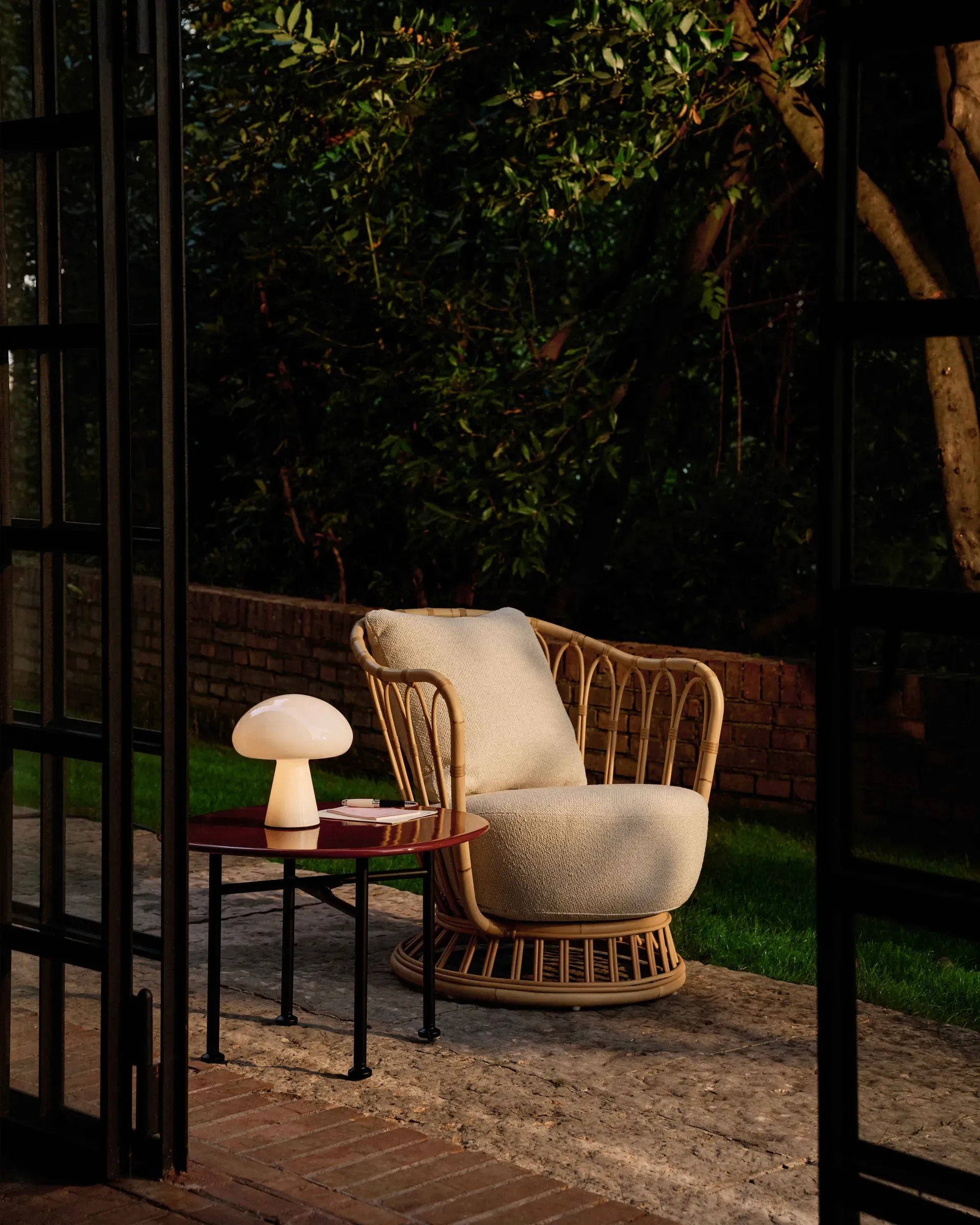 Terrasse éclairée par une lampe sans fil Obello