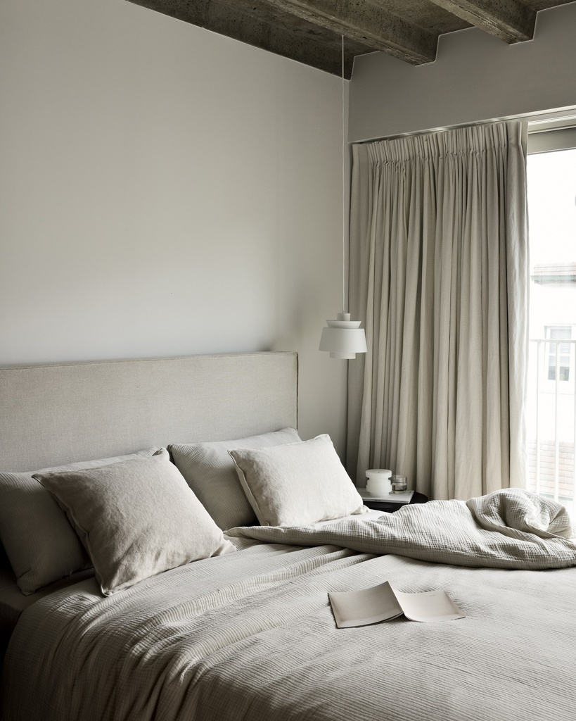 21600_Revive_bed_Sand_linen_fabric_web.JPG