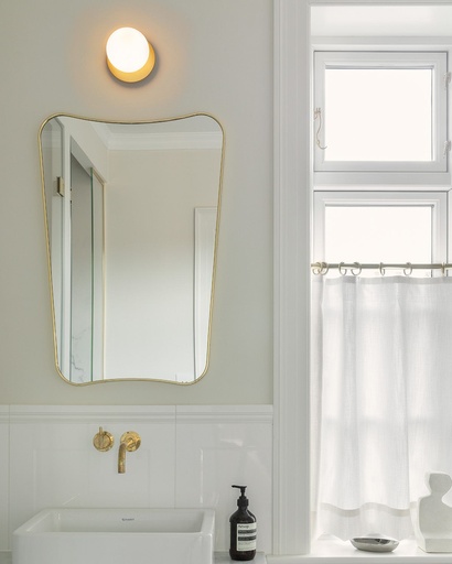 Applique Liila 1 — petit – Ø 14 cm · or nordique / verre opale — vue 2