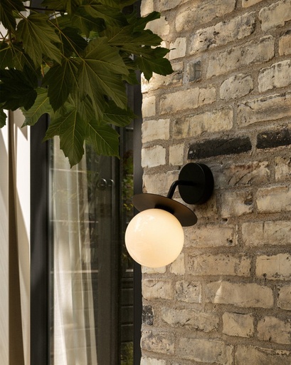 Applique Liila – extérieur — noir / verre opale — vue 2