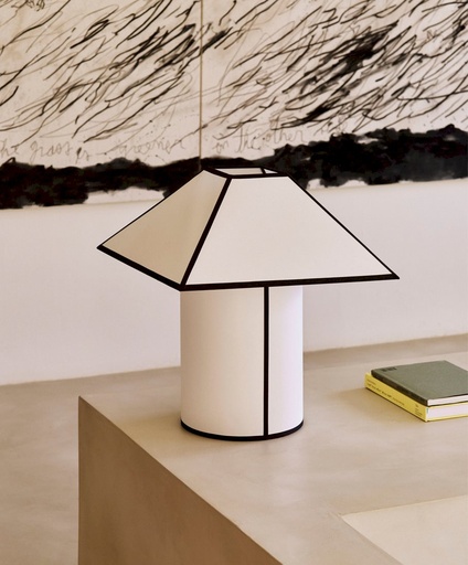 Lampe de table Ava Pyramid — ambiance bureau