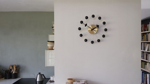 Horloge murale Ball Clock — ambiance 1