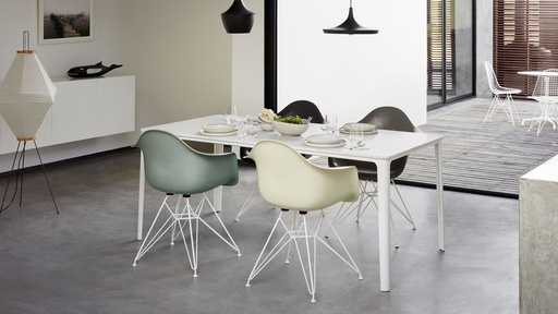 Fauteuil Eames Fiberglass Armchair DAR — ambiance 1