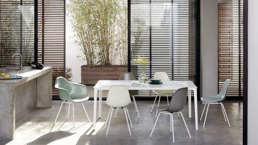Fauteuil Eames Fiberglass Armchair DAX — ambiance 1