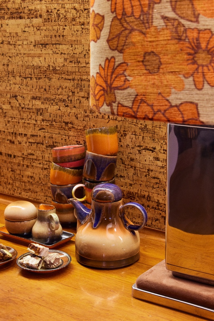 70s Ceramics : soucoupe, Dark roast 2