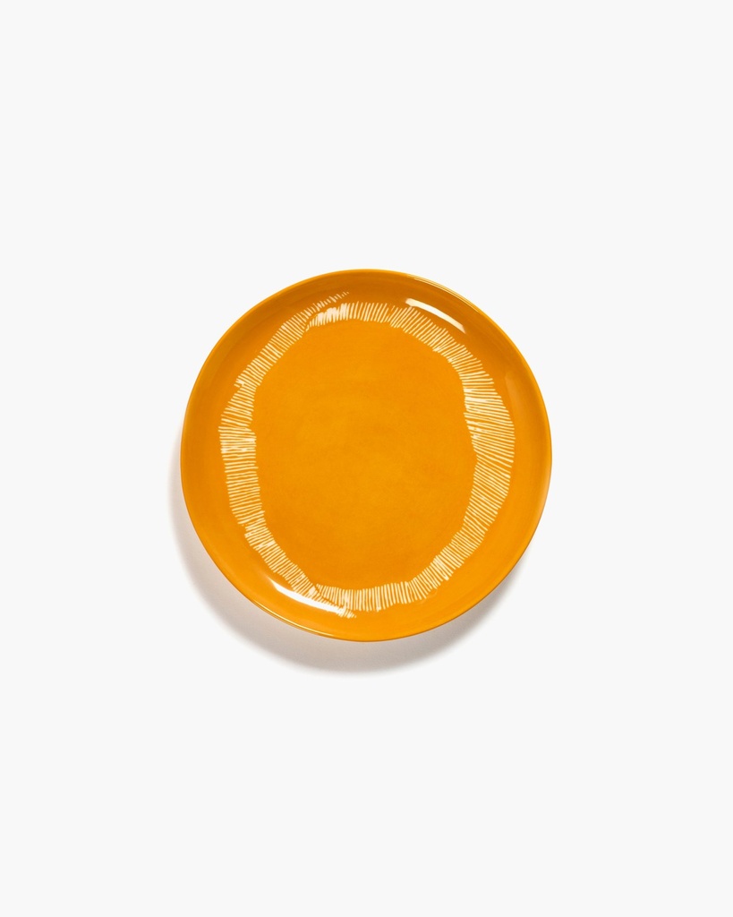 Assiette plate m -  sunny yellow swirl-stripes blanc - feast by ottolenghi