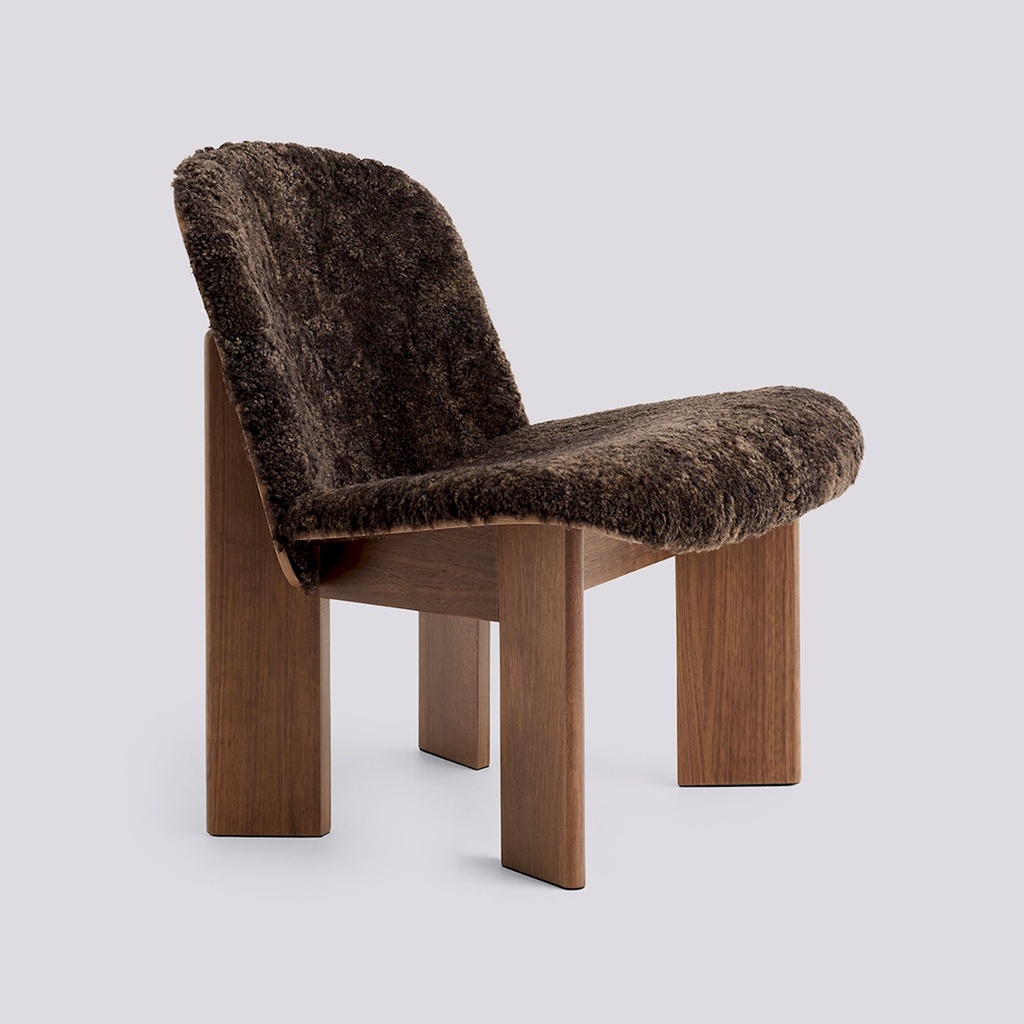 Fauteuil chisel_noyer et peau de mouton